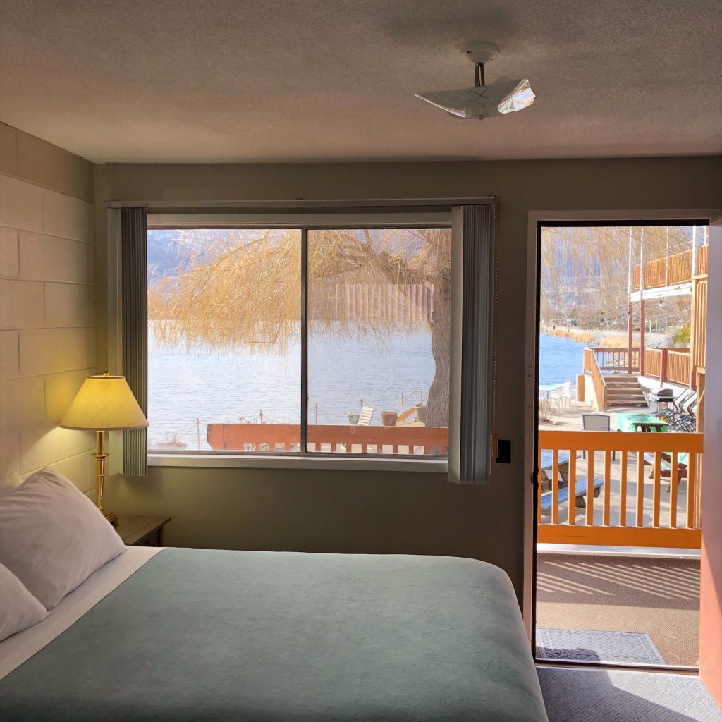 queen bed, double bed, lakeview